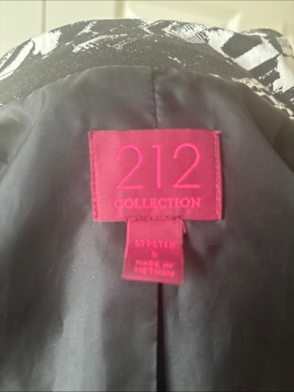 212 Collection Black and White Abstract Zip Jacket - Picture 3 of 3